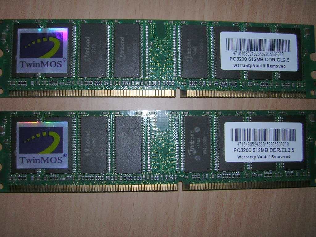 2x512MB Twinmos BH5.jpg