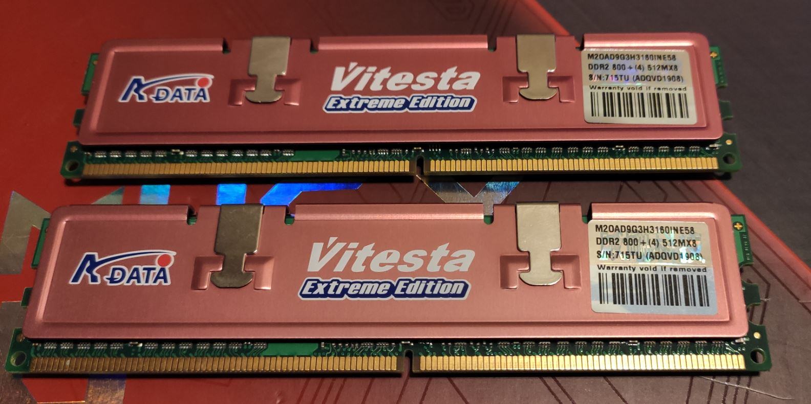 Adata Vitesta Extreme DDR2 800+ 2x512MB.JPG