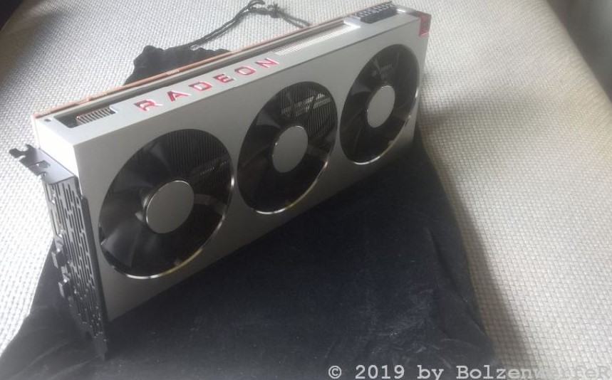 AMD Sapphire Radeon VII Vorderseite.jpg