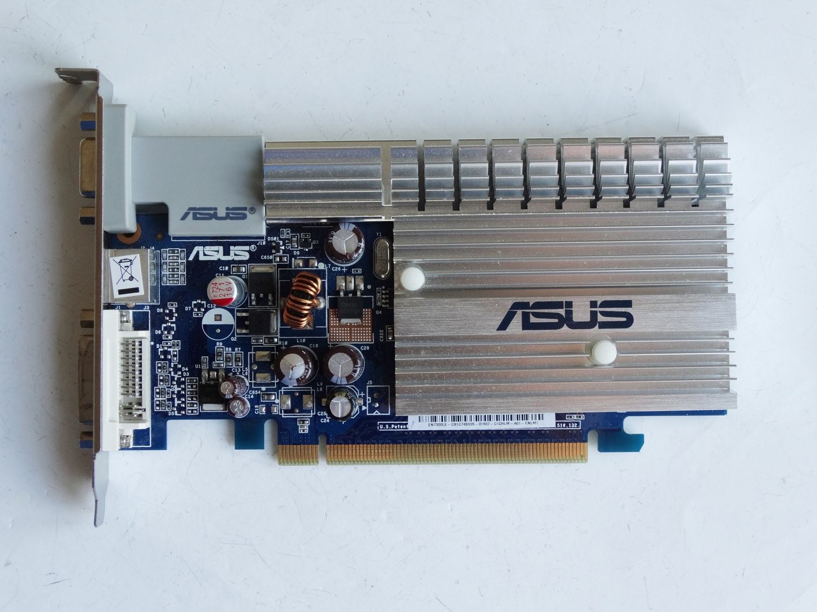 Asus Geforce 7300 LE 256 MB Karte 1 (1).JPG