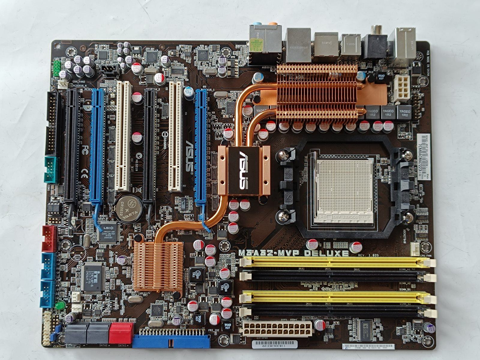 Asus M3A32-MVP Deluxe REV. 1.02G Board 1 (1).jpg