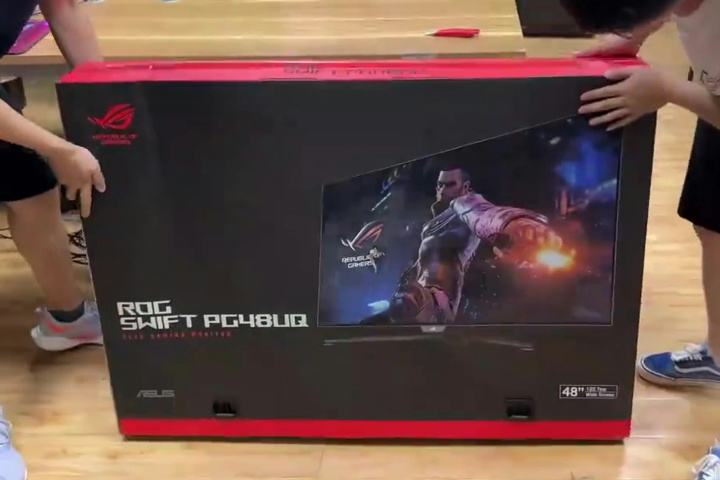 ASUS_ROG_Swift_OLED_PG48UQ_01.jpg