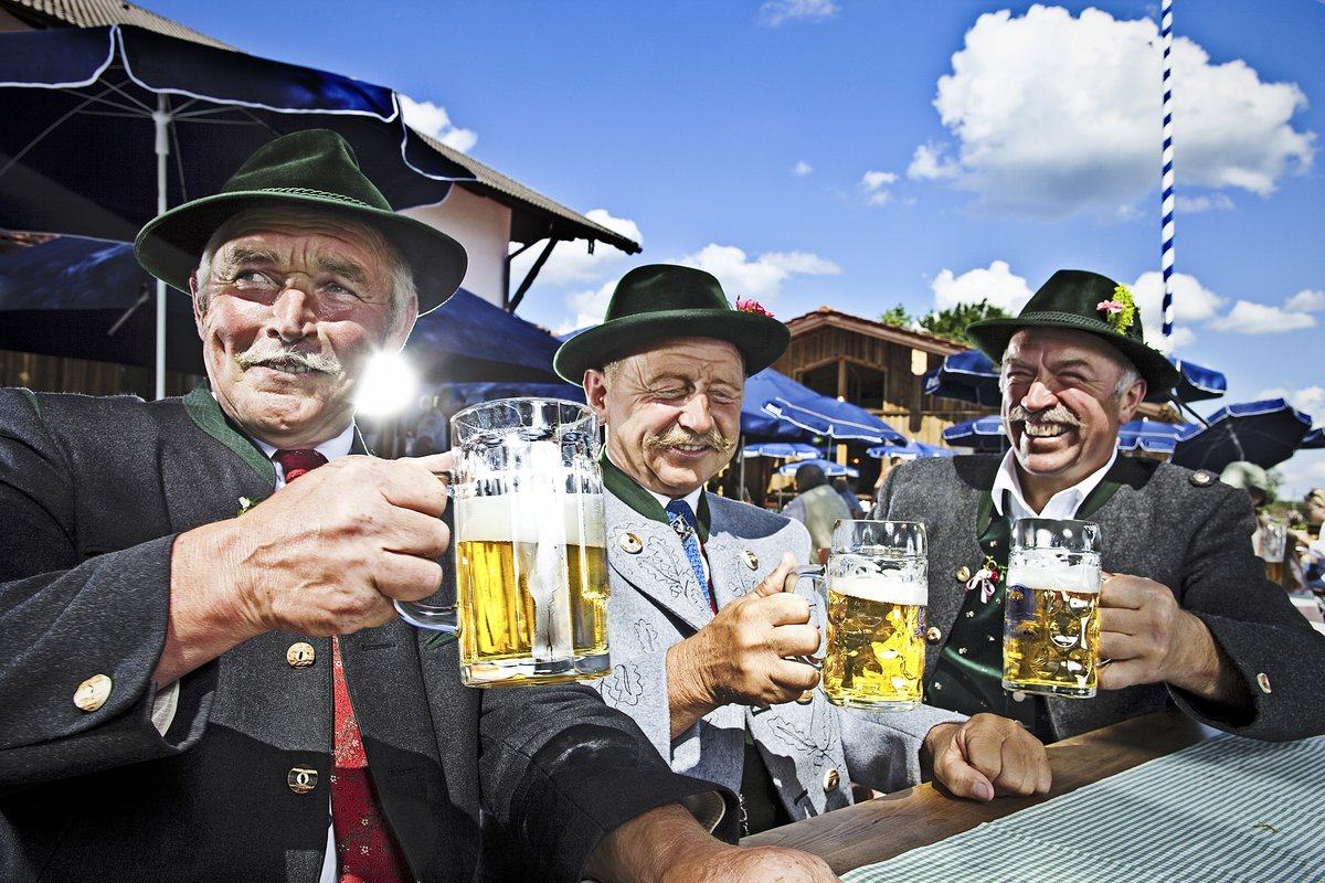 biergarten-GettyImages-459456195-rcm1200x0.jpg