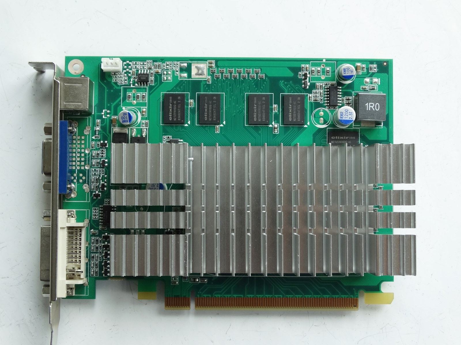 Club3D Geforce 9400 GT 512 MB Karte 1 (1).JPG