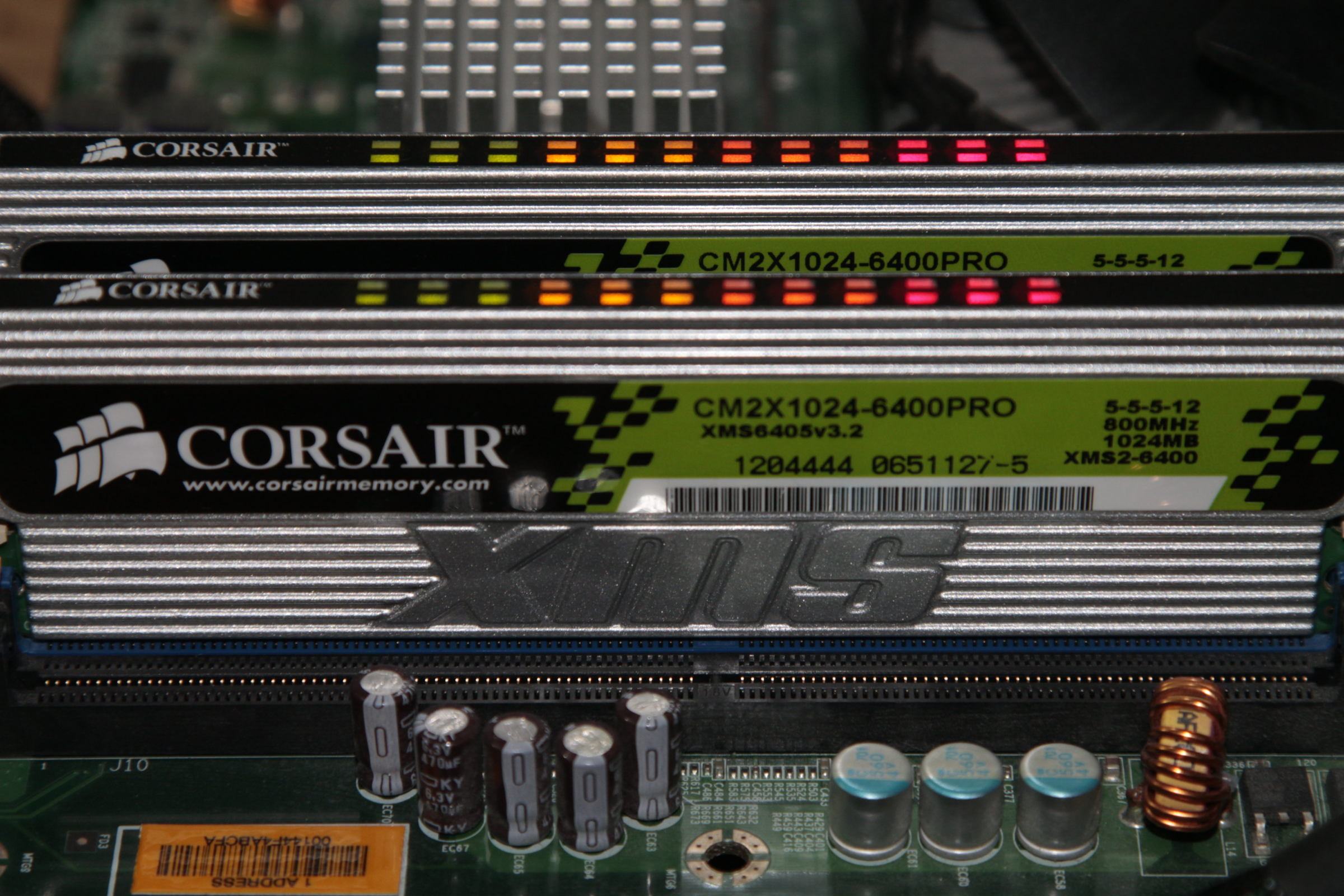 Corsair CM2X1024-6400 DDR2-800 MemTested.jpg