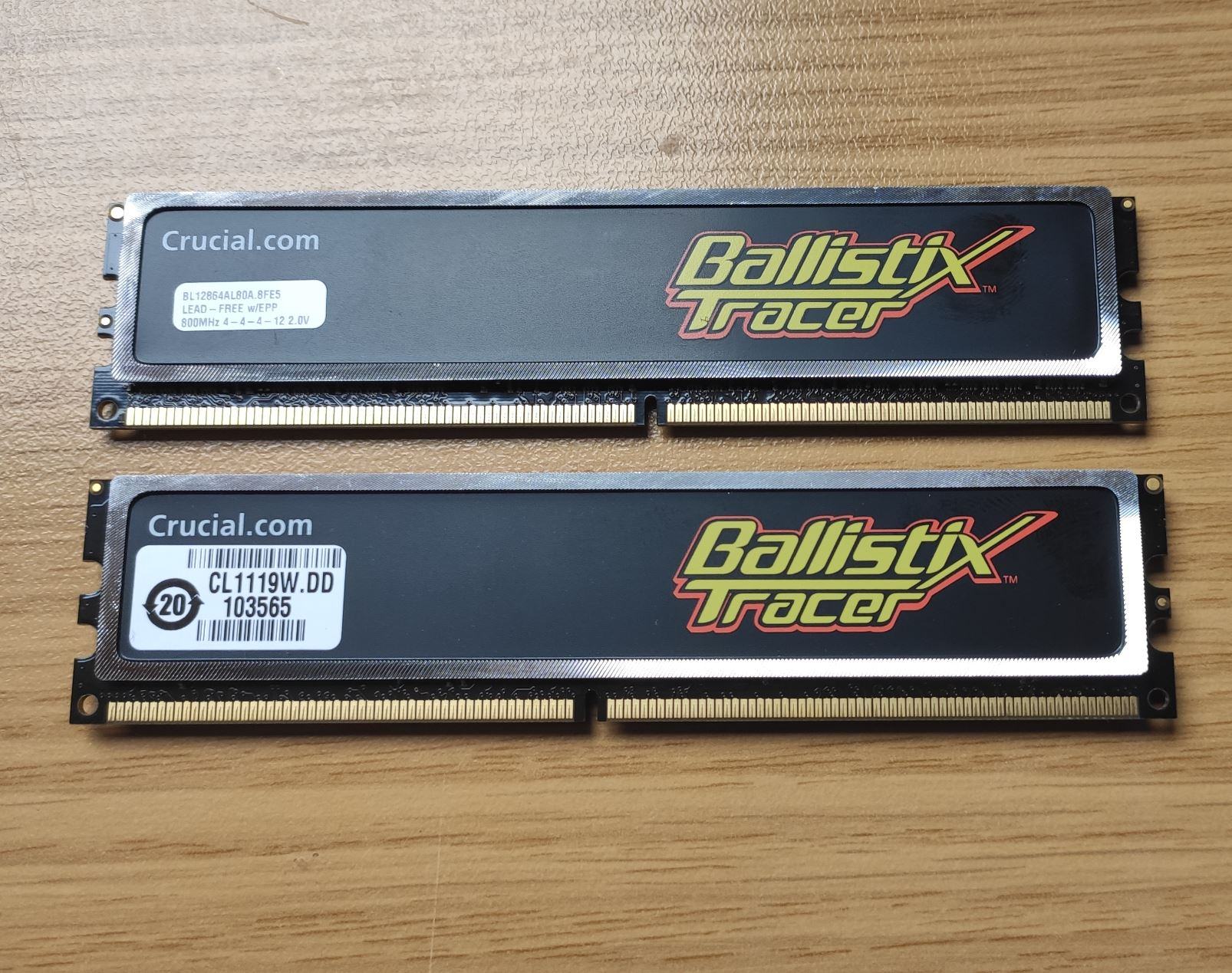 Crucial Ballistix Tracer DDR2 800.JPG