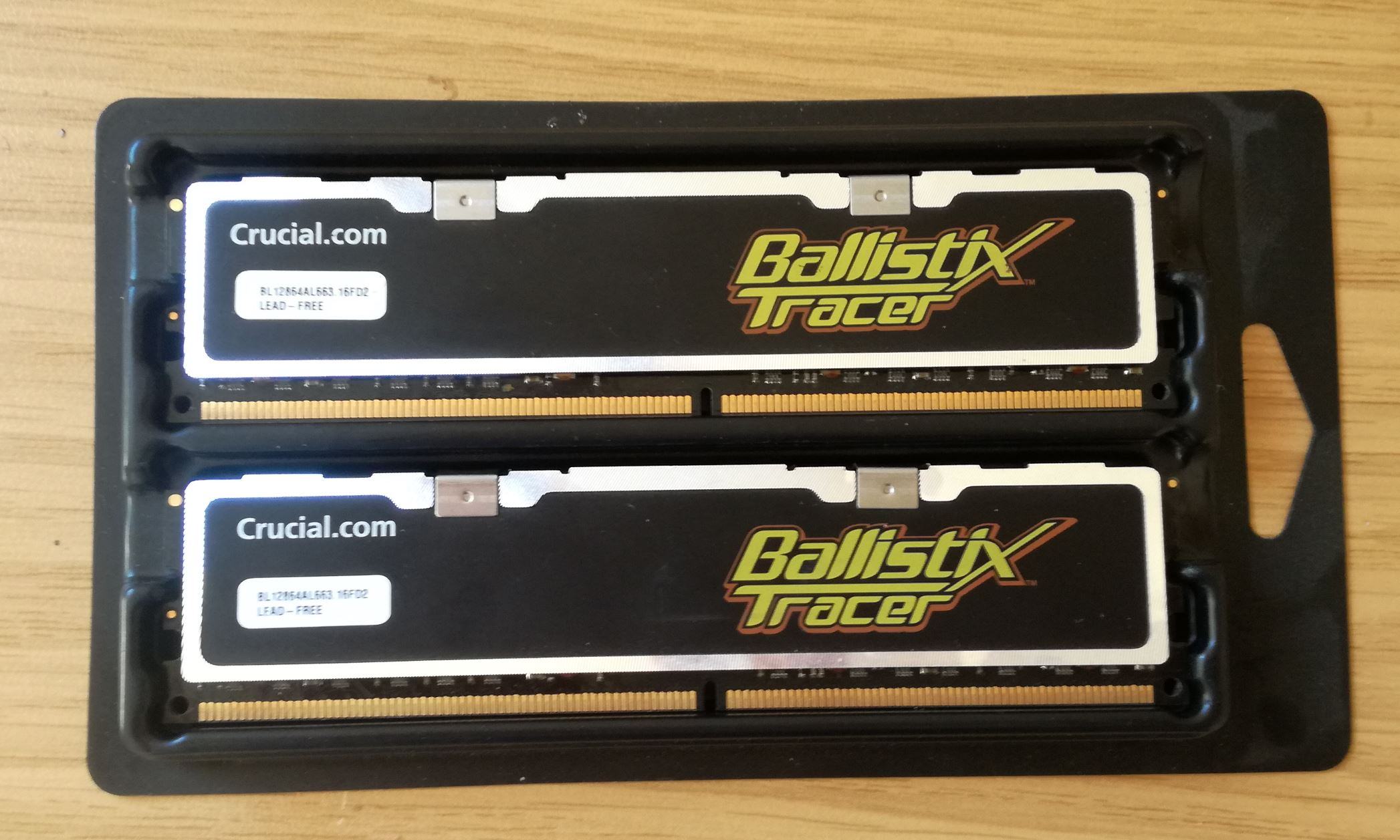 Crucial Ballistix Tracer DDR2 8002.JPG