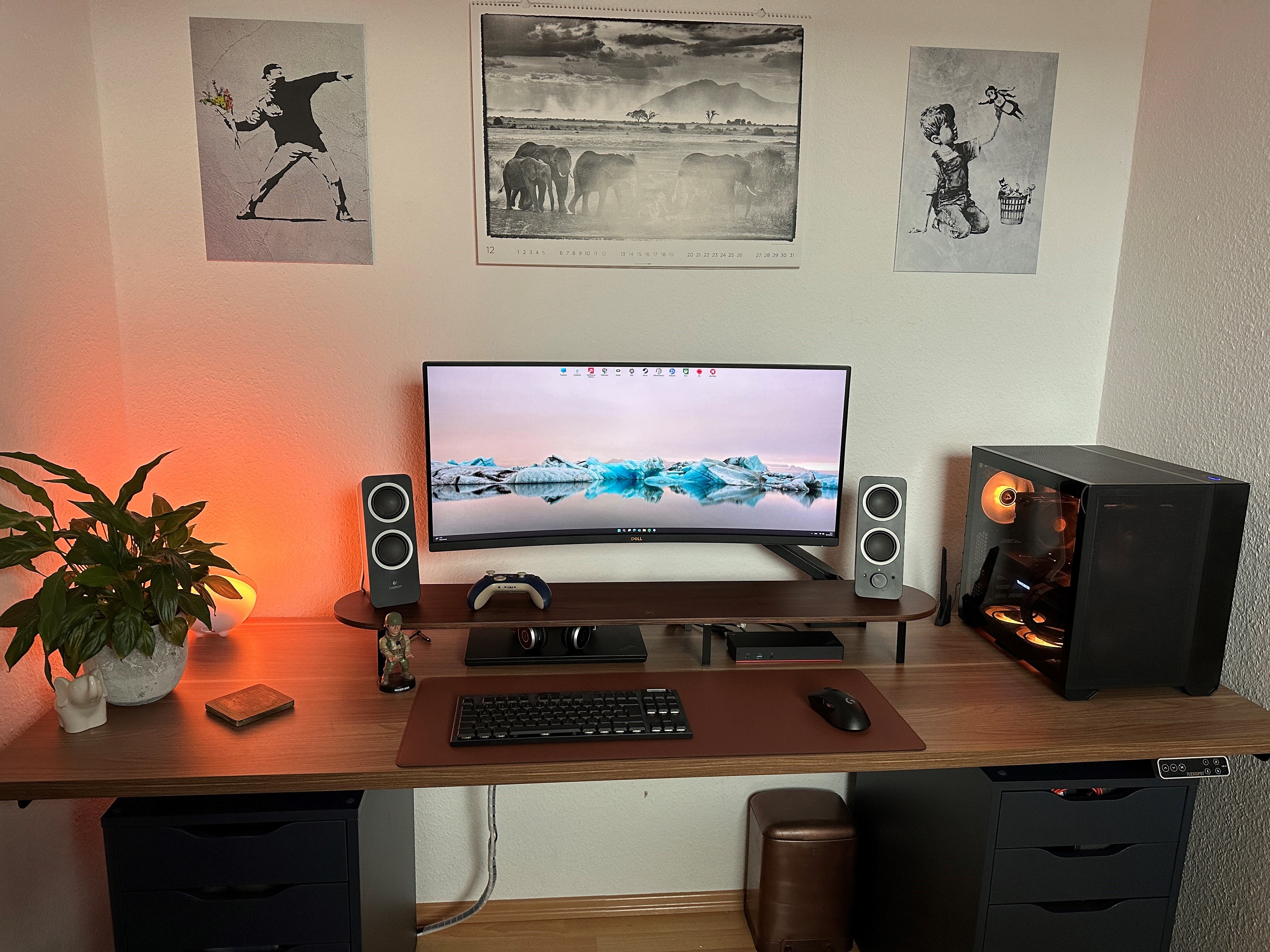 Desk0511.jpg