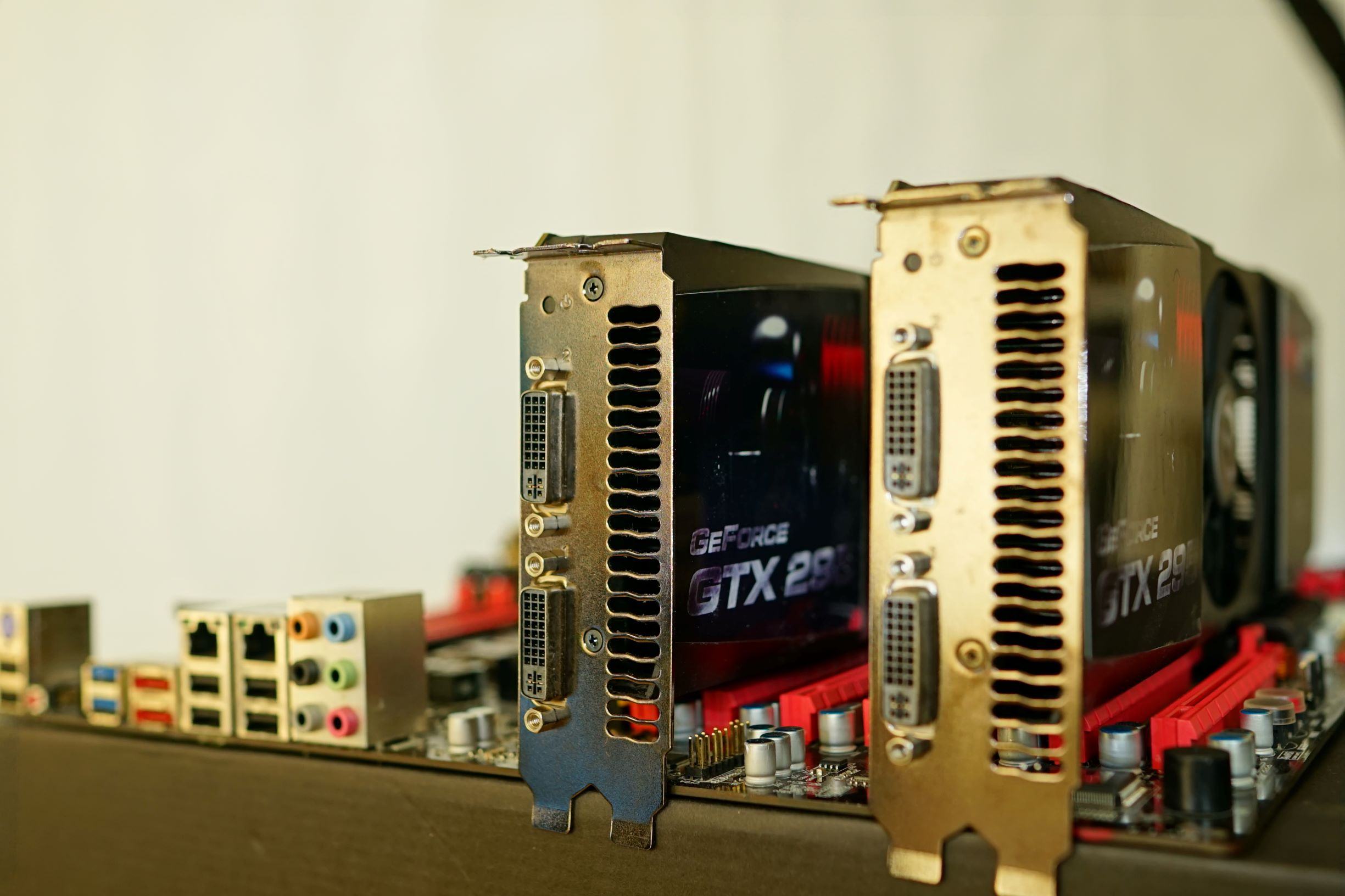 evga-sr2+295_2.jpg