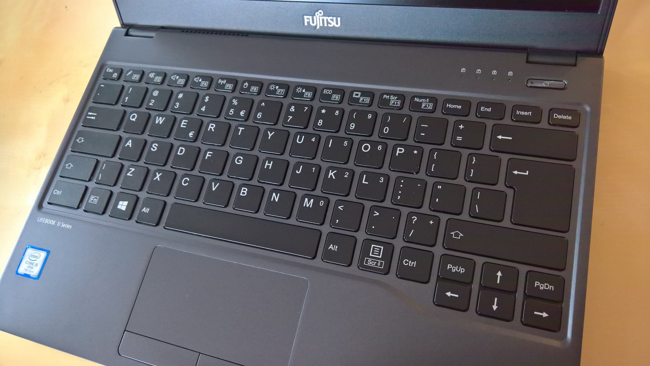 Fujitsu U937 QWERTY.jpg