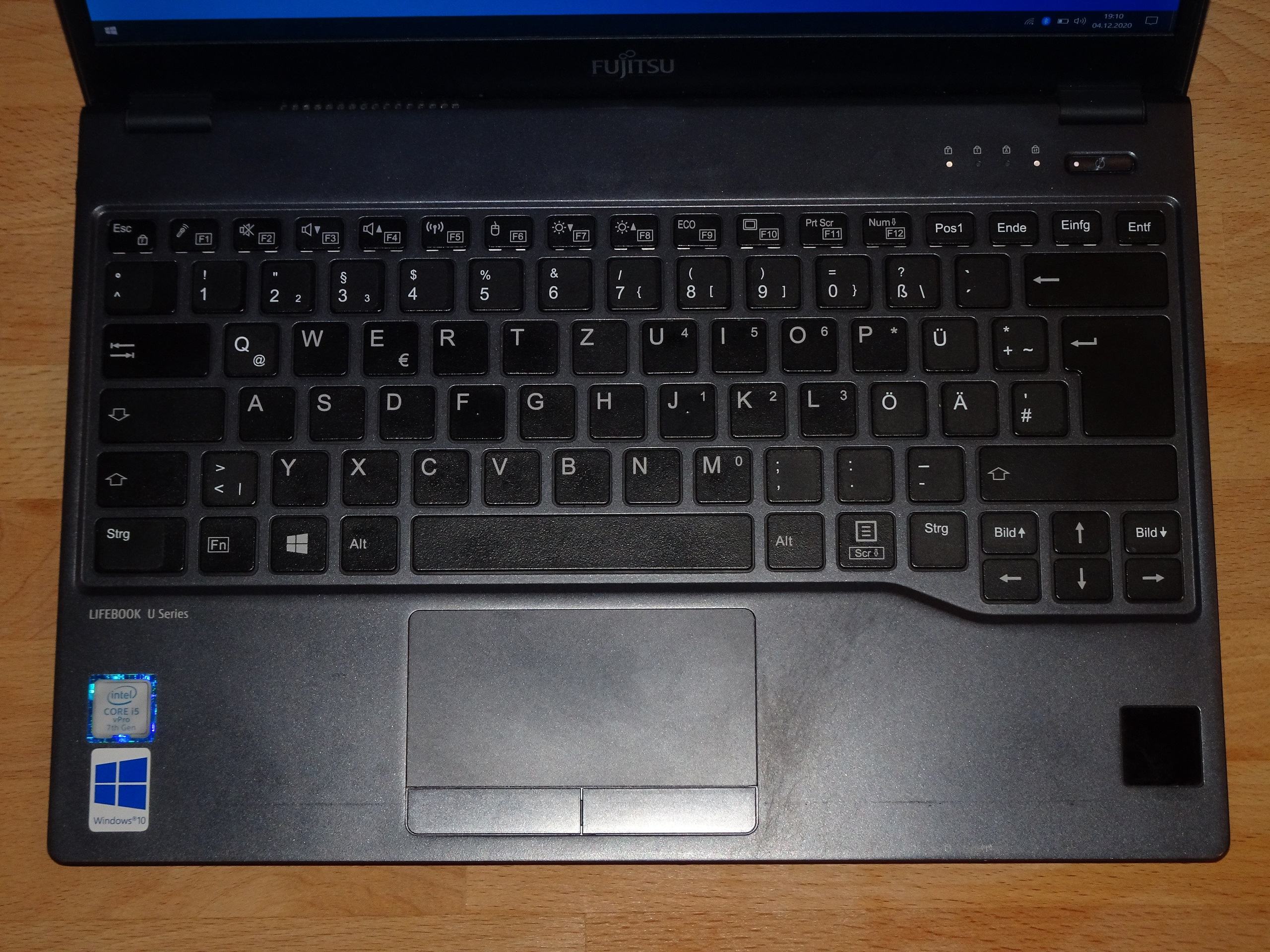 Fujitsu U937 QWERTZ.JPG