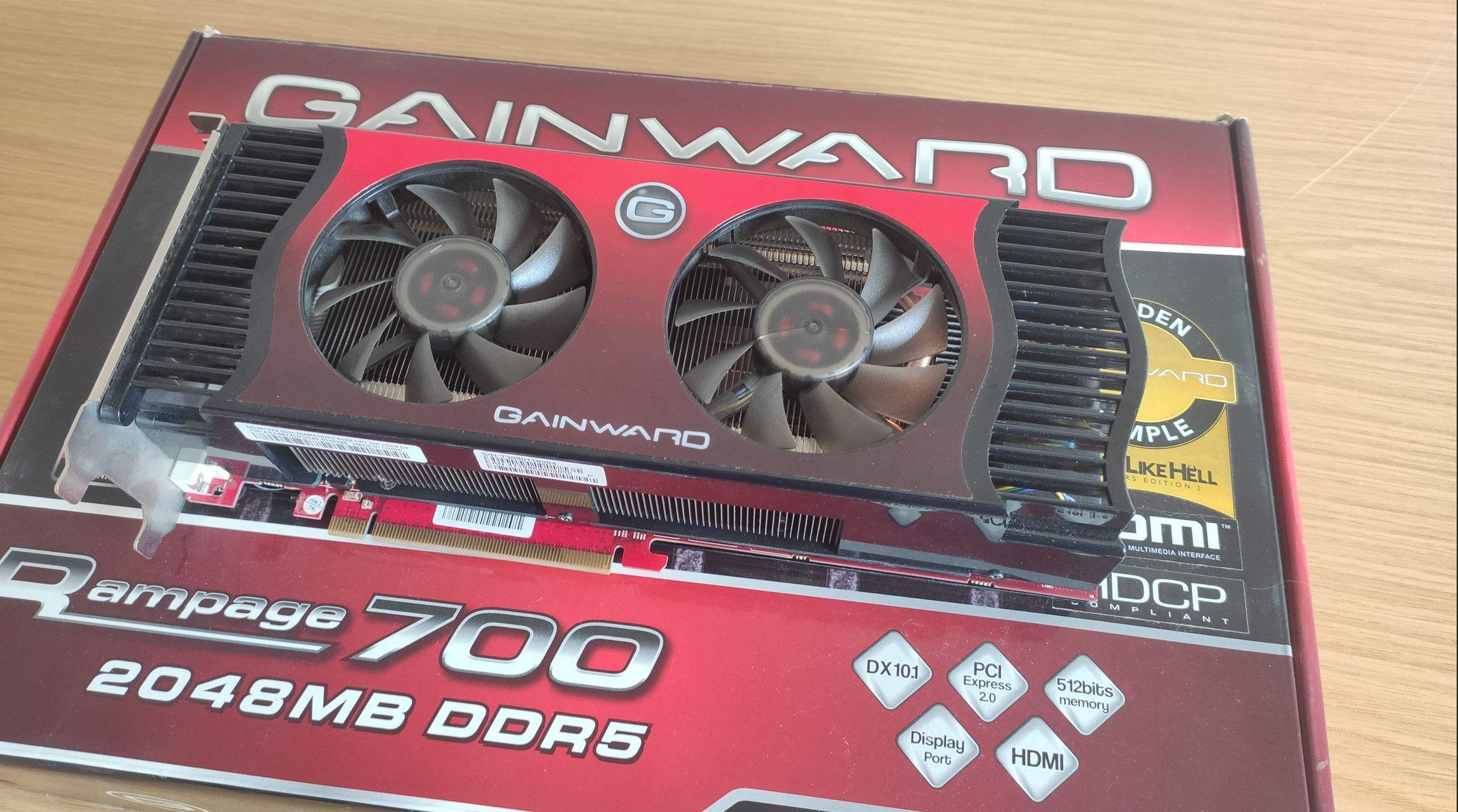 Gainward 8800 Rampage 700 HD 4870X2.JPG