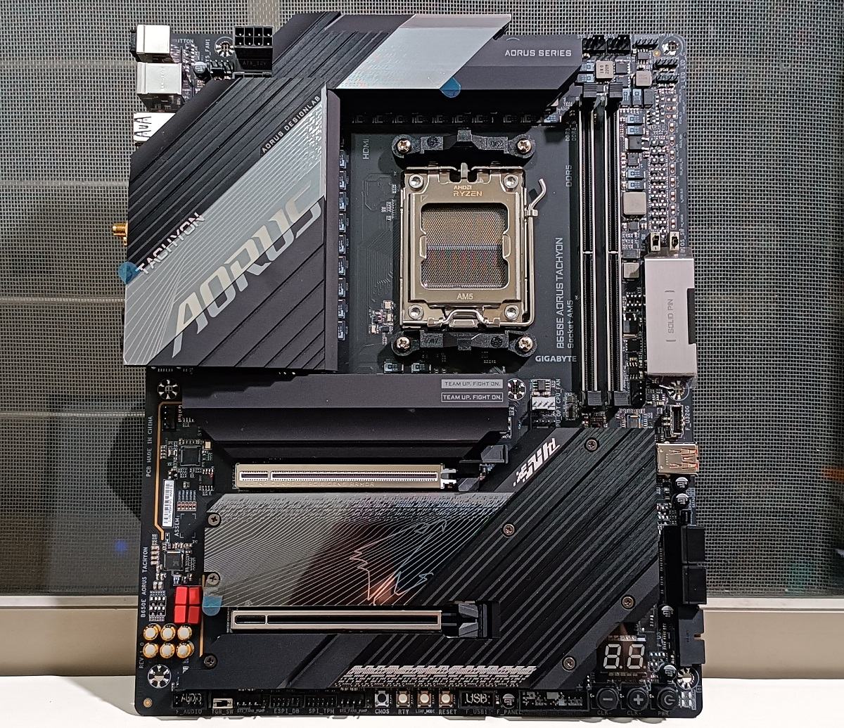 gigabyte-b650e-tachyon-1.jpg