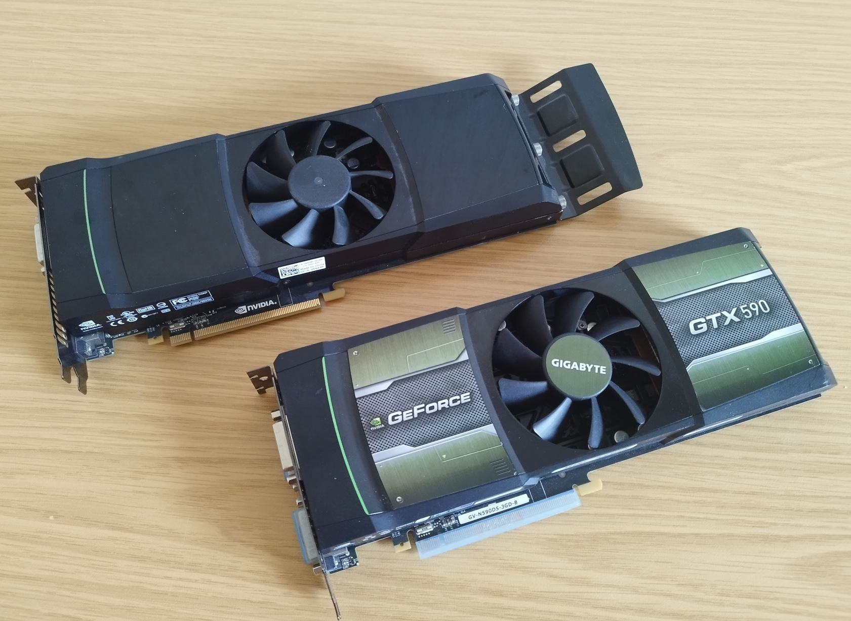 Gigabyte GTX590.JPG