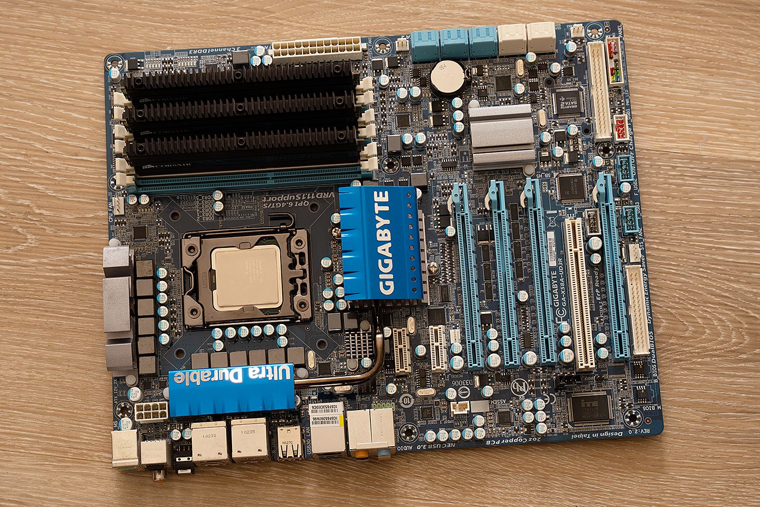 gigabyte_x58a_ud3r_1.jpg