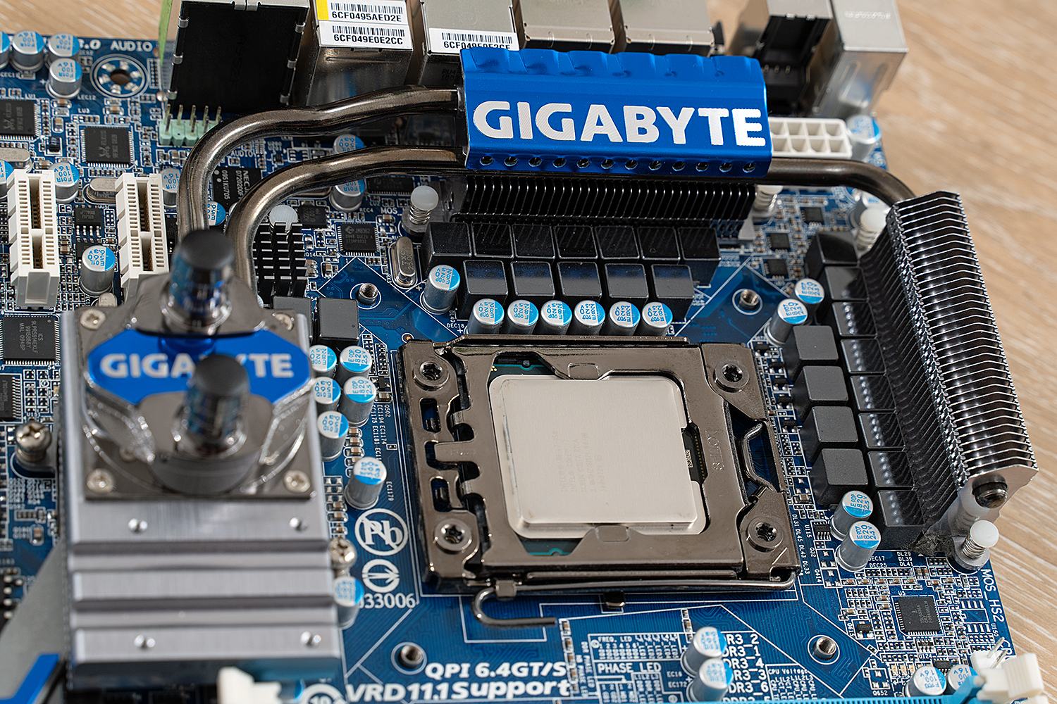 Gigabyte_X58A_UD7_rechts.jpg