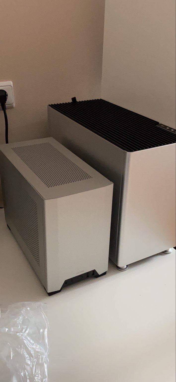 Ncase M1 (r) und Jonsplus i100 (l)