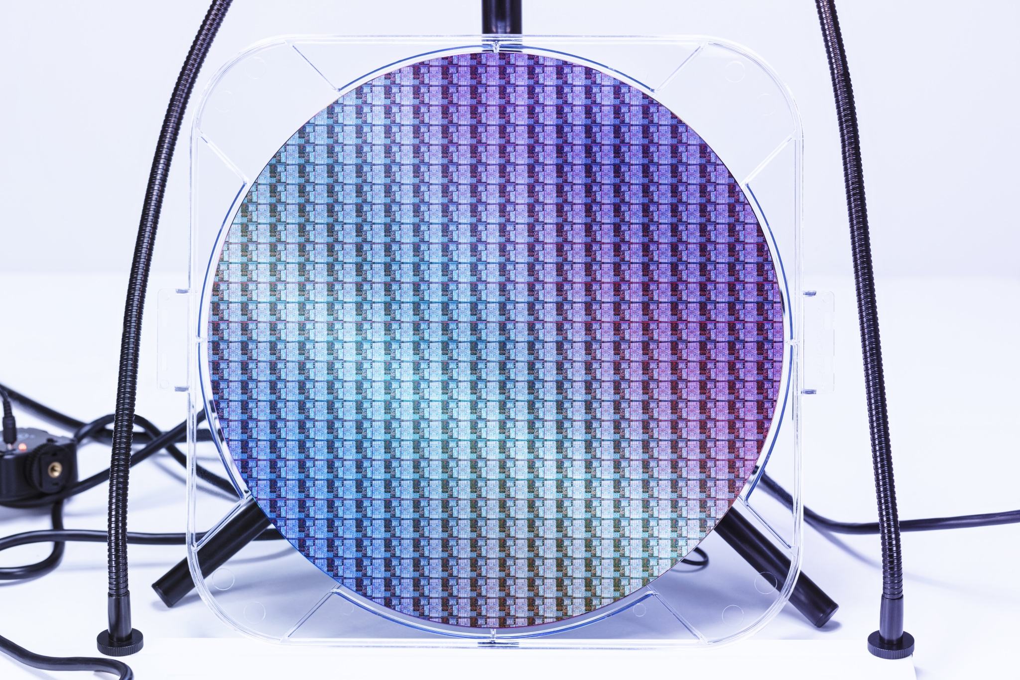 LAKEFIELD_COMPUTE_WAFER_STUDIO_RGB_V02_HiRes.jpg