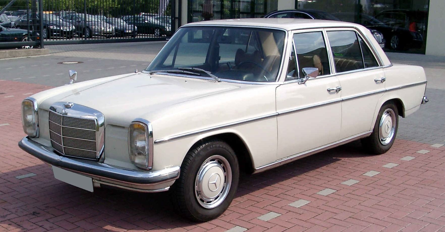 Mercedes-Benz_W115_front_20080816.jpg