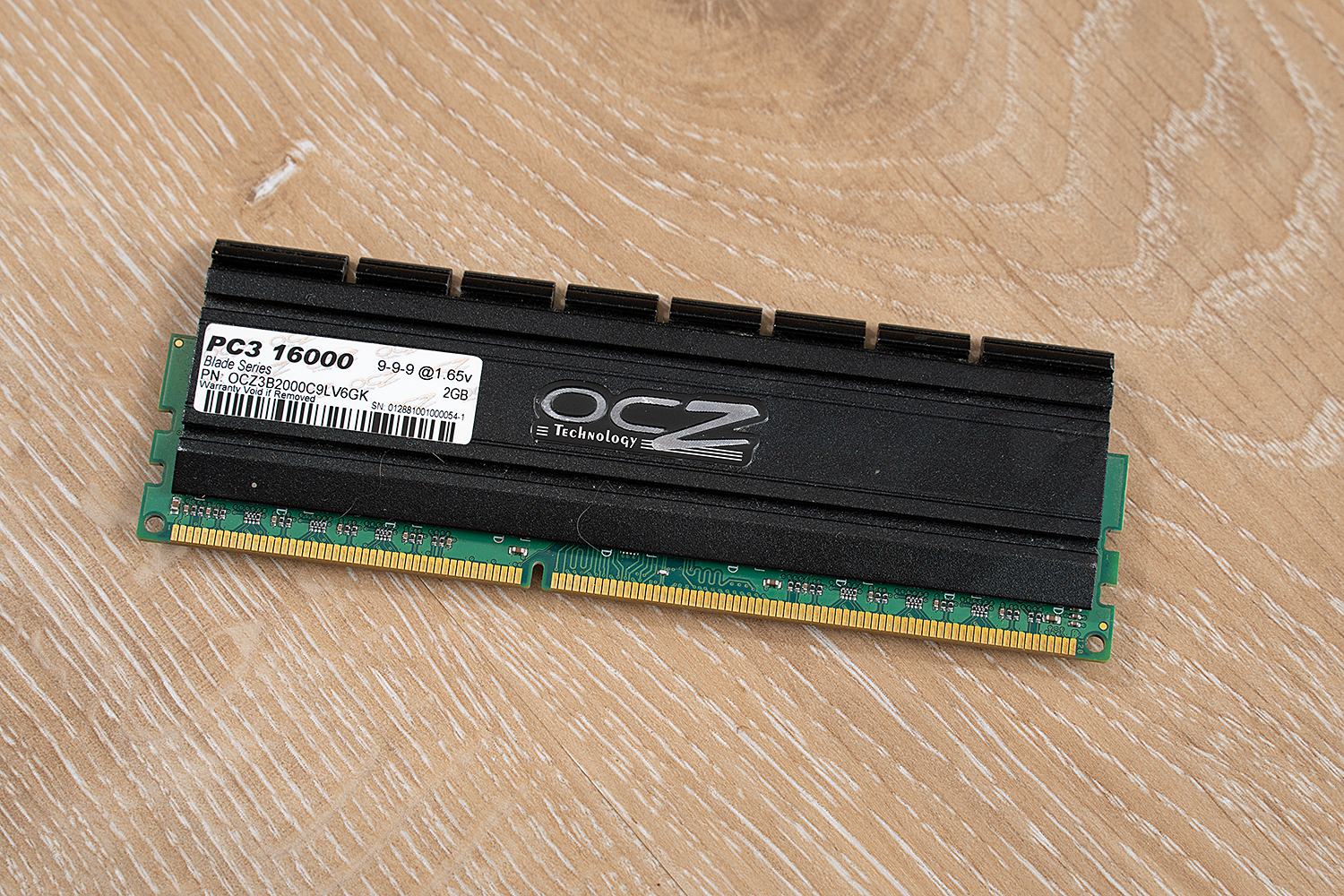 ocz_blade_pc16000_cl9_2.jpg