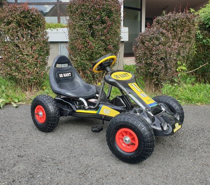 tretfahrzeug-kinder-tretauto-gokart-kinderfahrzeug-neu.jpeg