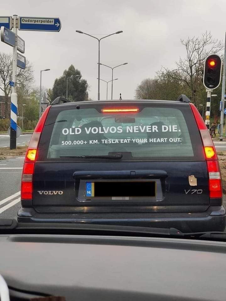 VOLVO CAR.jpg