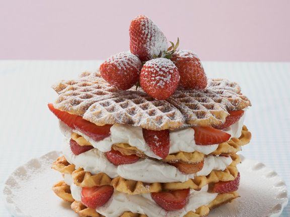 waffeln-mit-erdbeeren-und-sahne.jpg