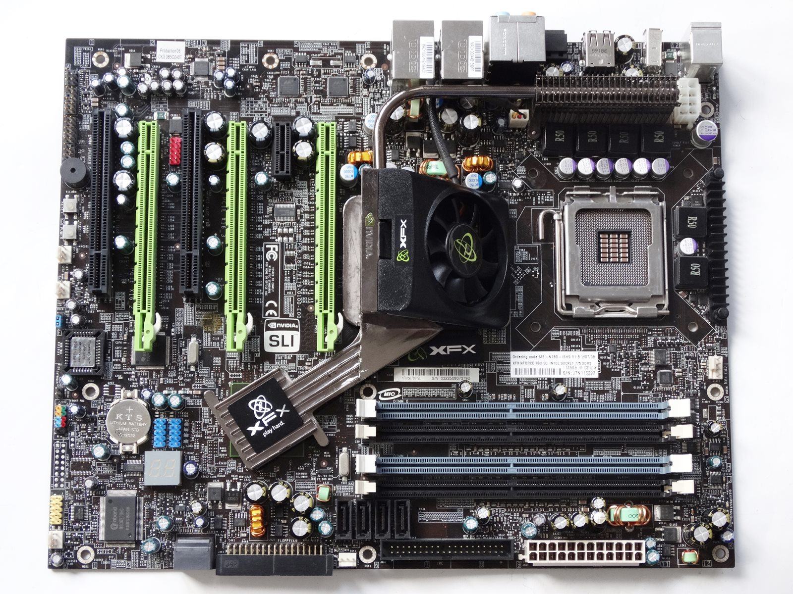 XFX nForce 780i SLI Board 1 (1).JPG