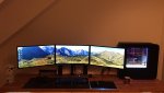 Schreibtisch Triple Monitor.jpg