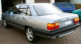 audi100typ44_heck_klein.jpg