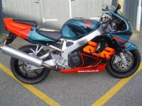 honda-cbr-900-rr-sc-33.jpg