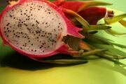 180px-Pitahaya_halbiert.jpg