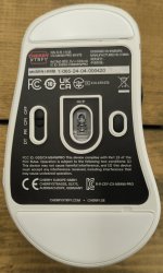 CHERRY XTRFY M64 Pro Wireless unten.jpg