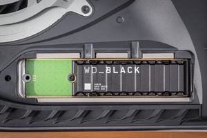 WD_BLACK SN850 NVMe SSD mit Heatsink; eingebaut in der PlayStation 5