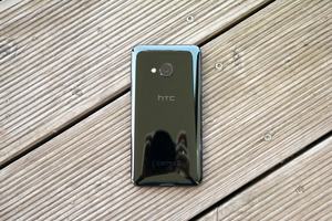 HTC U Play