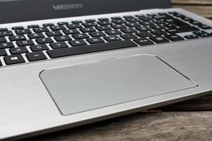 Das Touchpad des Medion Akoya S3409 ist ausreichend groß, überzeugt aber nicht vollständig