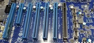 Mainboard mit PCI-Express-4.0-Steckplätzen (Bild: Anandtech)