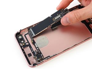 Apple iPhone 7 Plus Teardown by iFixit.