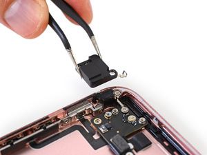 Apple iPhone 7 Plus Teardown by iFixit.