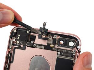 Apple iPhone 7 Plus Teardown by iFixit.