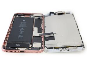 Apple iPhone 7 Plus Teardown by iFixit.