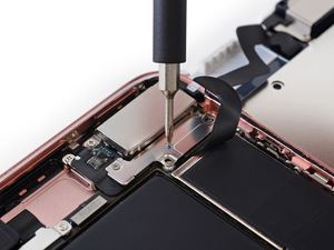 Apple iPhone 7 Plus Teardown by iFixit.