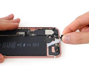 Apple iPhone 7 Plus Teardown by iFixit.