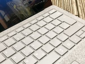 Die Tastatur des Surface Laptop bietet kaum Schwächen