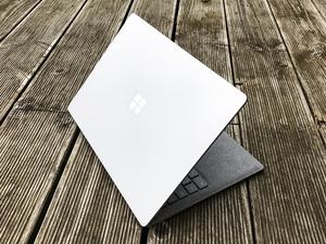 Optisch folgt das Surface Laptop in weiten Teilen dem Surface Book, Alleinstellungsmerkmale gibt es dennoch