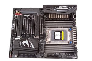 Das Gigabyte X399 AORUS Gaming 7 nochmal in der Übersicht.