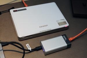 QNAP TBS-453DX und QNA-T310G1T