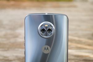 Moto X4