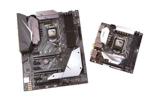 Links: ASUS ROG Strix Z370-F Gaming; Rechts: ASUS ROG Strix Z370-I Gaming