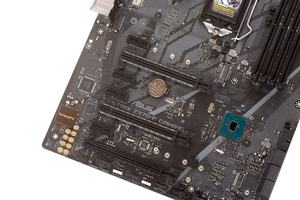 ASUS verwendet dasselbe PCIe-Layout vom Flaggschiff.